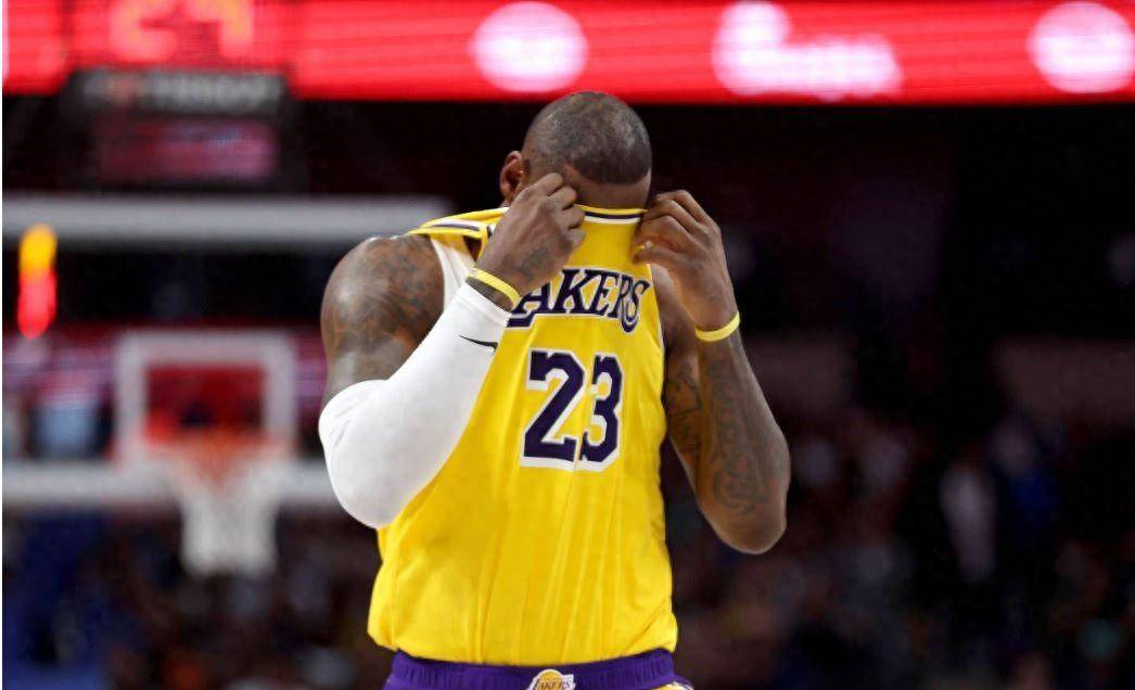 九游体育首页入口-败北首场状态出色，湖人观众沸腾！，字母哥重返赛场气势如虹延续-九游体育首页入口